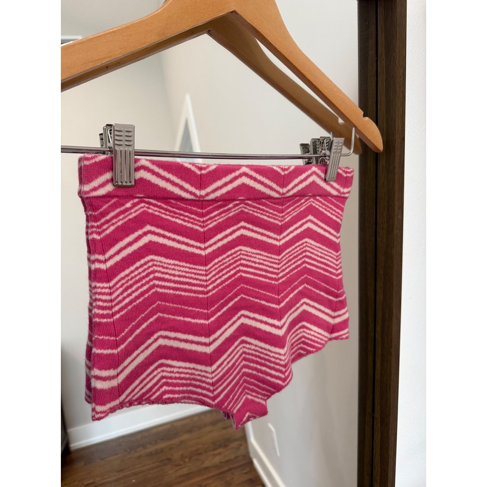 Finesse Pink White Chevron Knit Hot Pants High Waisted Zig Zag Shorts M/L